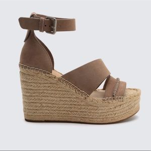 Dolce Vita Simi Wedges, Size 6